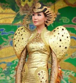 Дуучин Ч.Ану биедээ 7500 ам.доллараар алтан утас суулгуулжээ